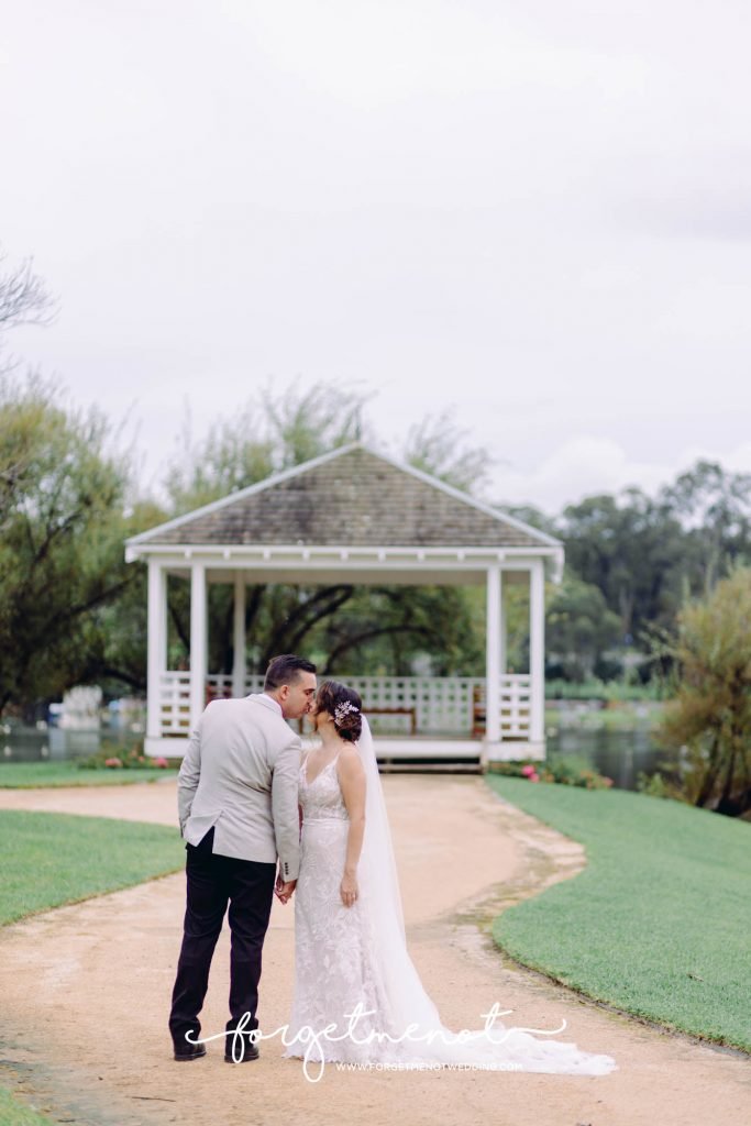 wedding photo at hunter valley garden 23
